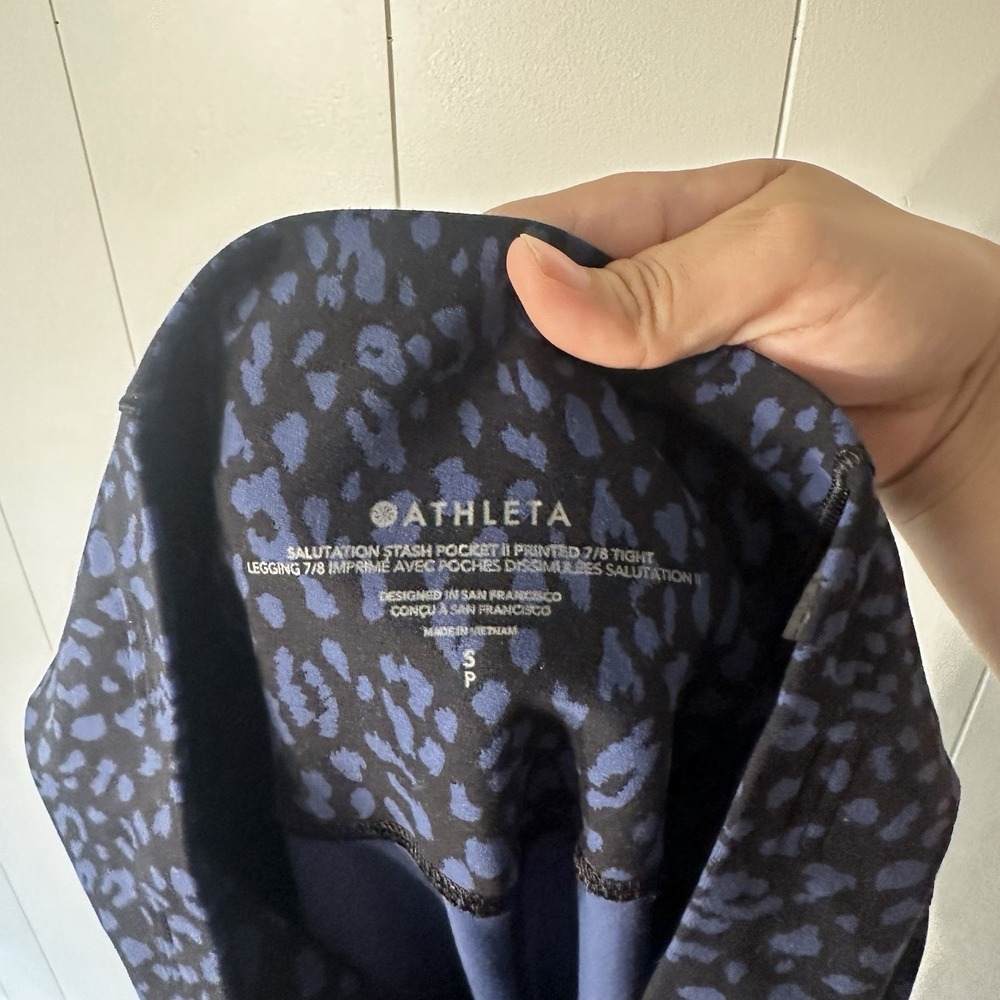Athleta Salutation Stash Pocket  2 Printed 7/8 Legginings Royal Blue Leopard Sm - Picture 10 of 10
